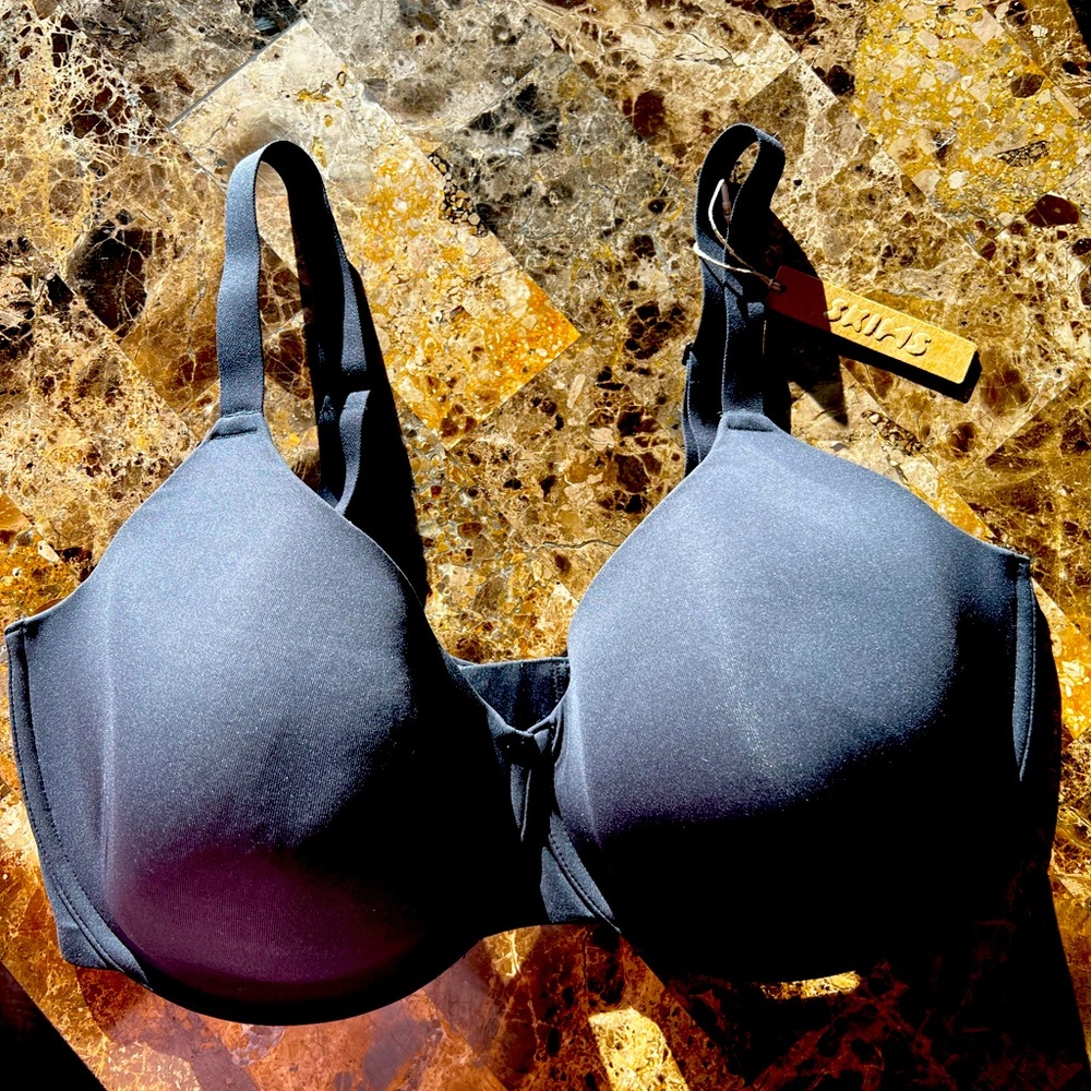 SOLD - NWT SKIMS Molded Unlined Demi Bra 40DDDD